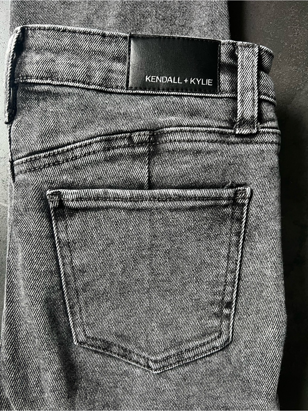 Kendall & Kylie Men's Slim Straight Gray Denim Jeans, Size 27
